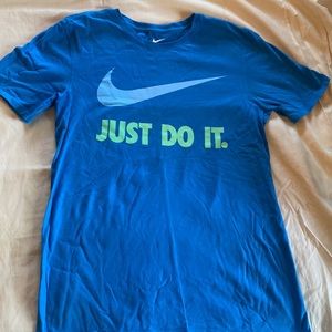 Women’s Nike T-shirt athletic fit size small